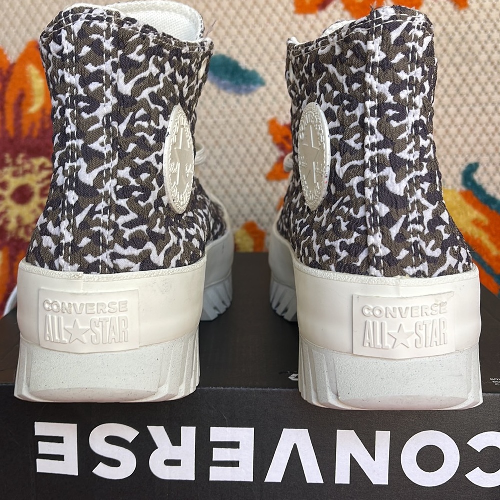 Converse A00877C
CTAS LUGGED 2.0 HI
SAND DUNE/EGRET/EGRET
WMNS sneakers Platform - Picture 13 of 16